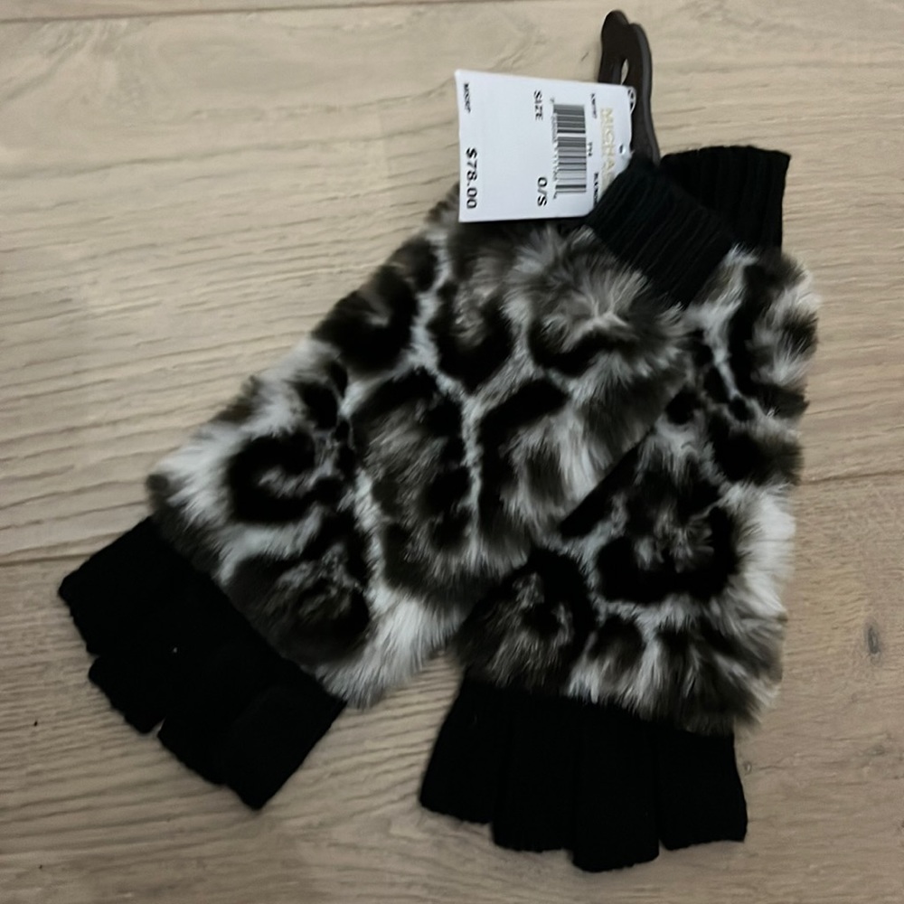 Black snow Leopard knit and faux fur cut off gloves